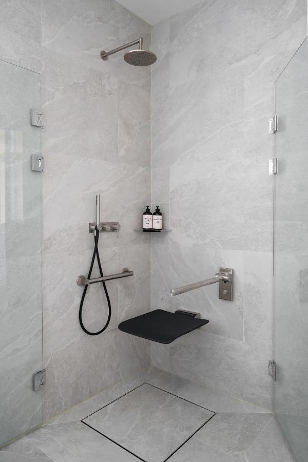 Runo Hotel Borgå Exteriör bild Shower seat