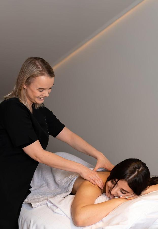 Runo Hotel Borgå Exteriör bild A chiropractor treating a patient